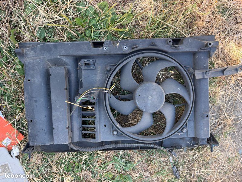 Buse support radiateur Peugeot 307 (image 2)