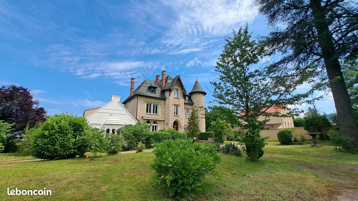 Local commercial 17 pièces 1239 m² · à Thiers · 1 239 m² · 499 000 €
