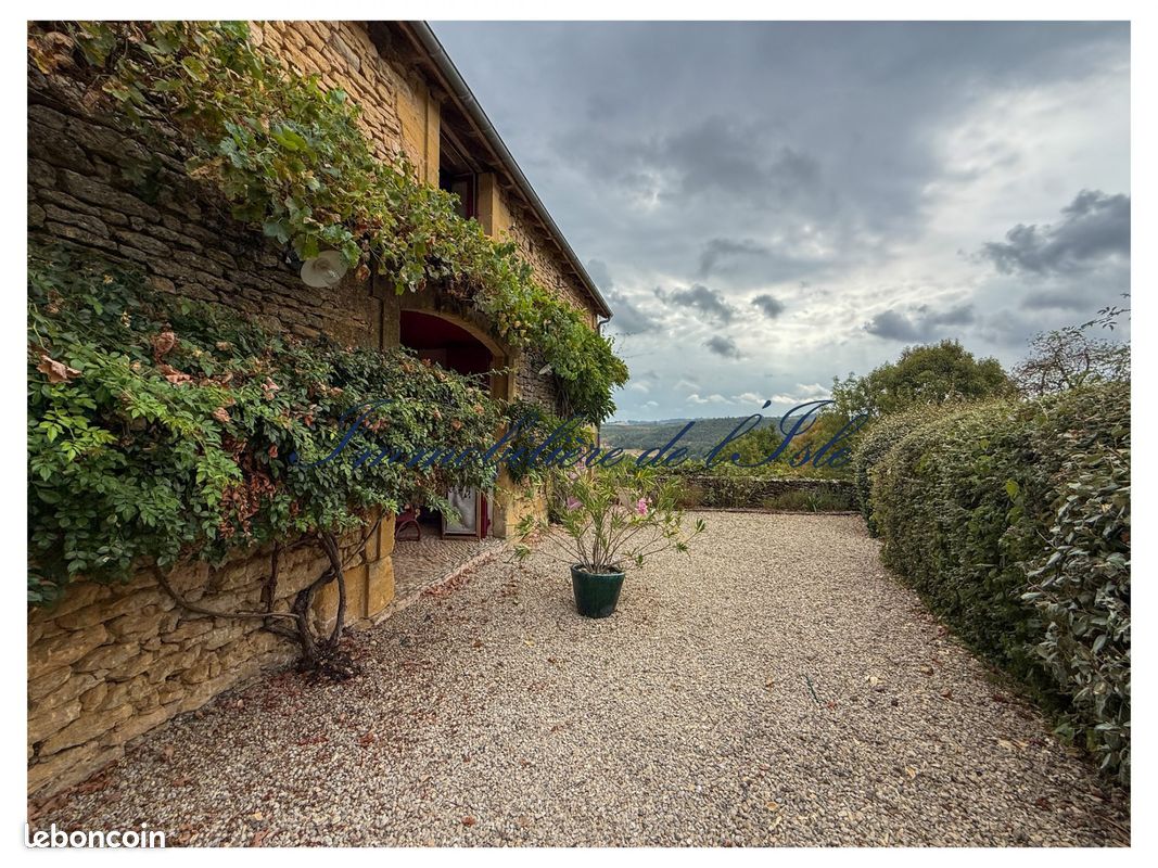 Maison 6 pièces 131 m² · à Saint-Léon-sur-Vézère · 131 m² · 420 000 €