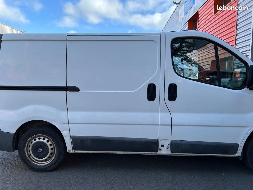 Renault trafic fourgon gn 2.0 dci 90 l1h1 1000 kg confort / 4 pneus neufs (image 29)