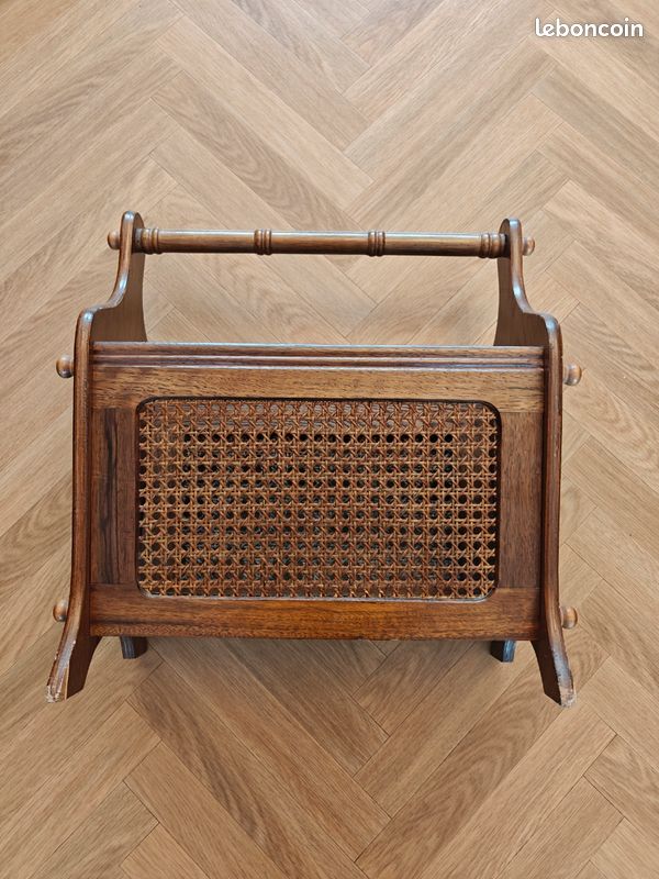 Vends porte journaux en bois (image 1)