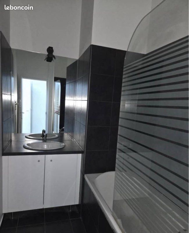 Appartement 2 pièces 49 m² · à Paris · 49 m² · 700 €