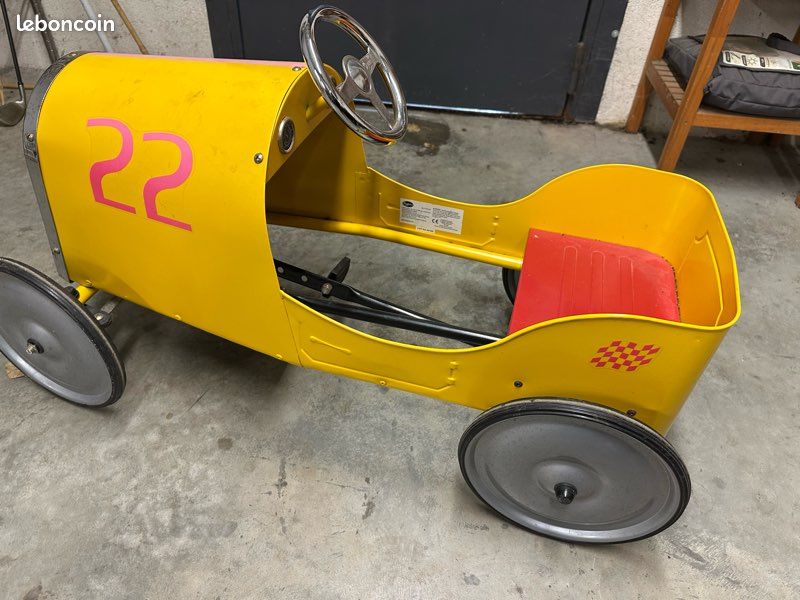 Voiture à pédales jouet (image 1)