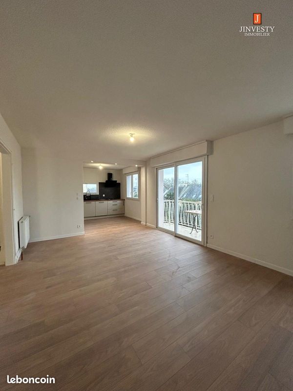 Immeuble 151 m² · à Lanester · 151 m² · 381 600 €