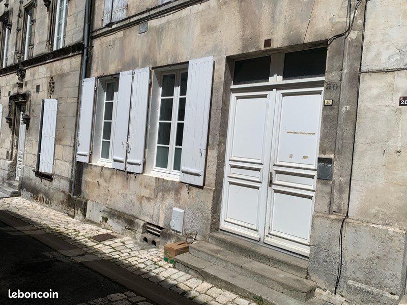 Appartement 1 pièce 20 m² · à Cognac · 19,5 m² · 355 €/mois