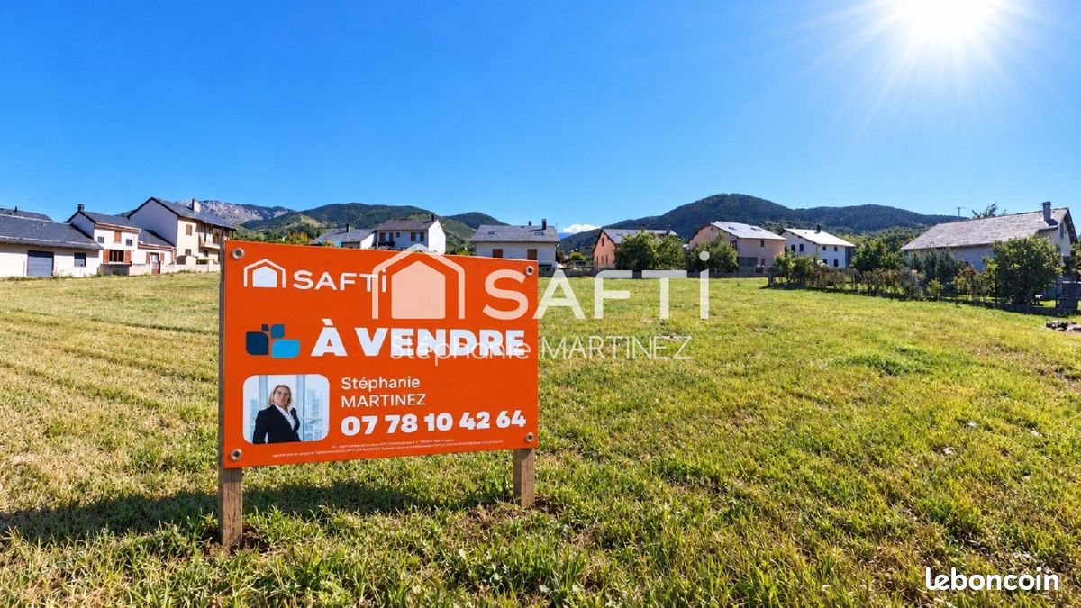 Terrain 817 m² · 817 m² · 195 000 €
