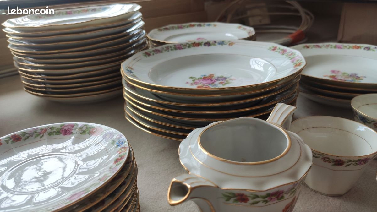 Lot Vaisselle ancienne vintage 58 pièces Porcelaine de Limoges floral et dorures (image 15)