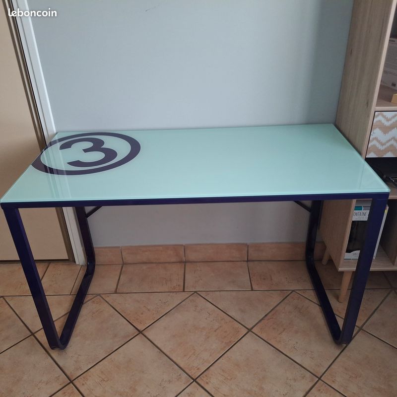 Bureau (image 1)