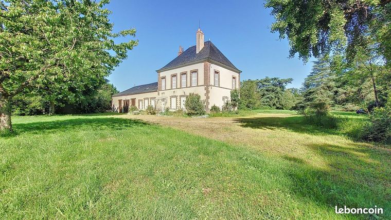 Maison 8 pièces 243 m²