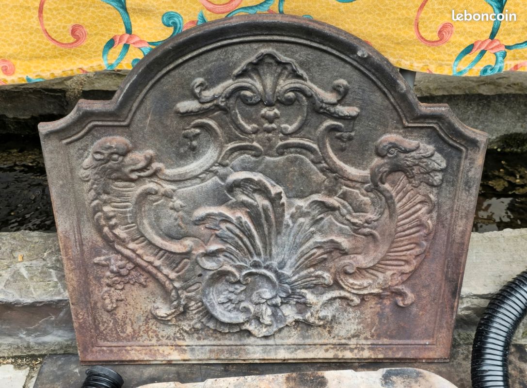 Plaque en fonte (image 1)