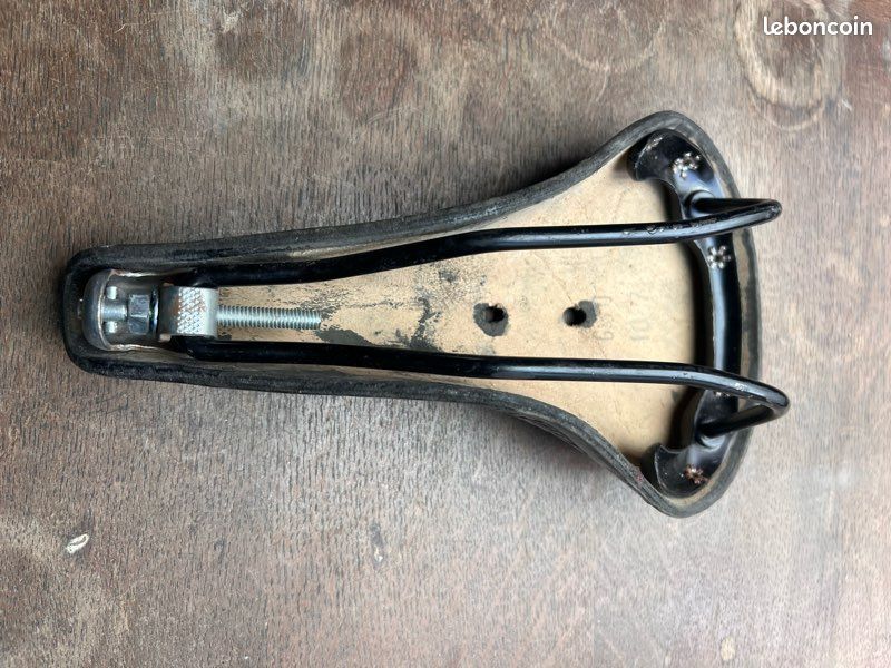 Selle Vintage Cuir Rouge San Marco Rolls Des Années 70 Pour Vélo Peugeot Gitane