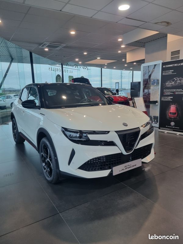 Alfa romeo junior ibrida speciale -pack techno speciale- 234 /MOIS (image 1)