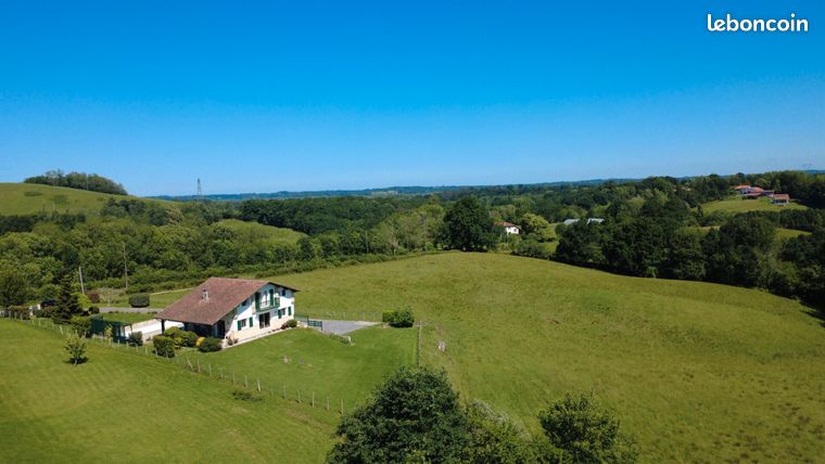 Propriété 5 pièces 145 m²