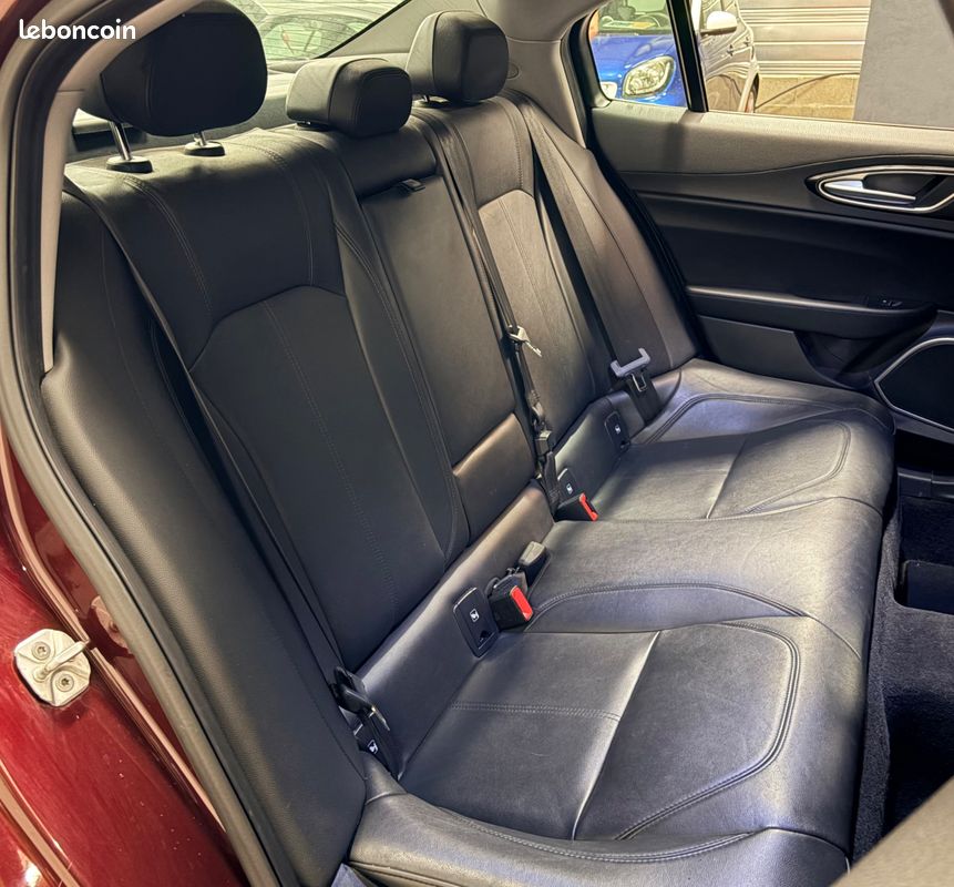 ALFA ROMEO GIULIA 2.2 JTDM 150 CH SUPER BVA + HARMAN KARDON + ATTELAGe (image 18)