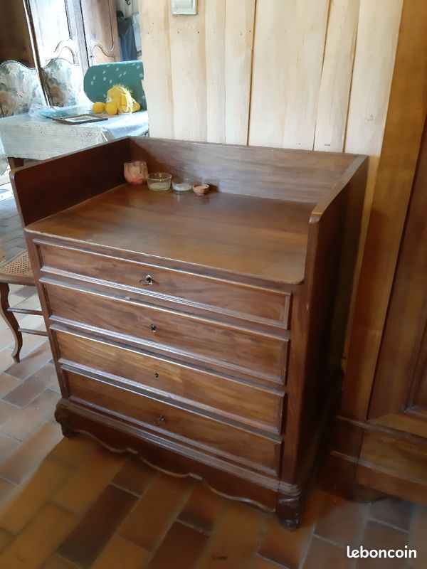 A vendre commode en noyer (image 1)