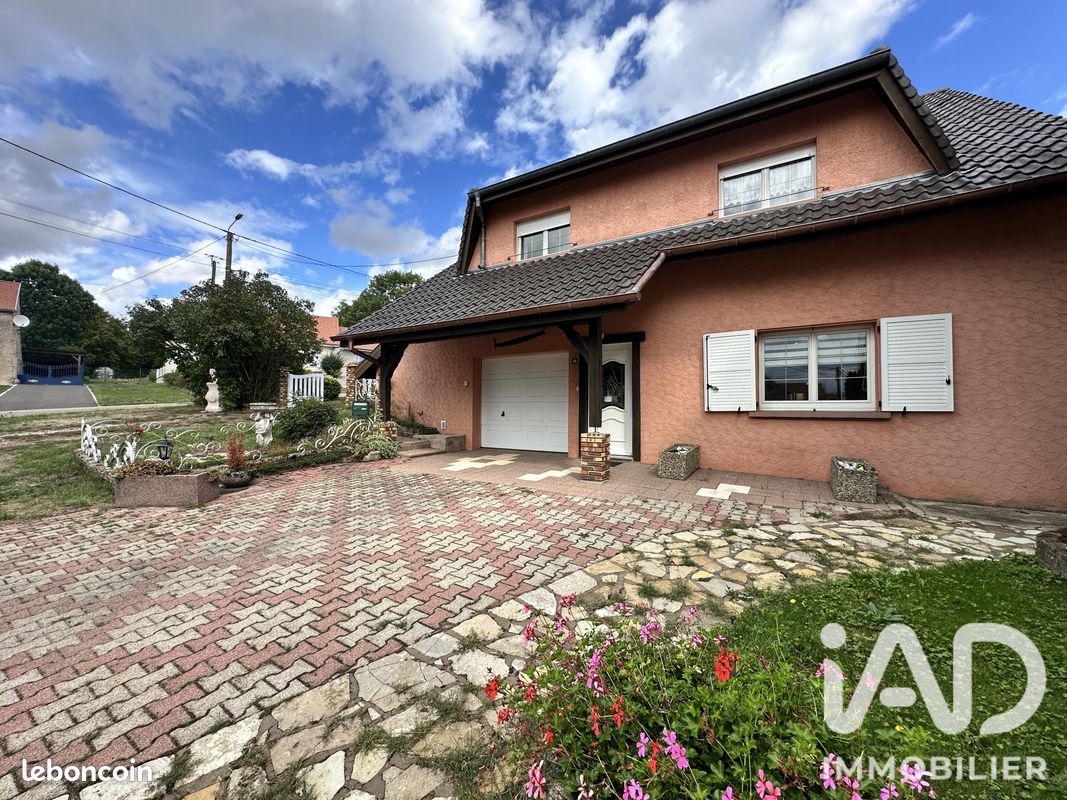 Maison 7 pièces 164 m² · à Haut-Clocher · 164 m² · 220 000 €