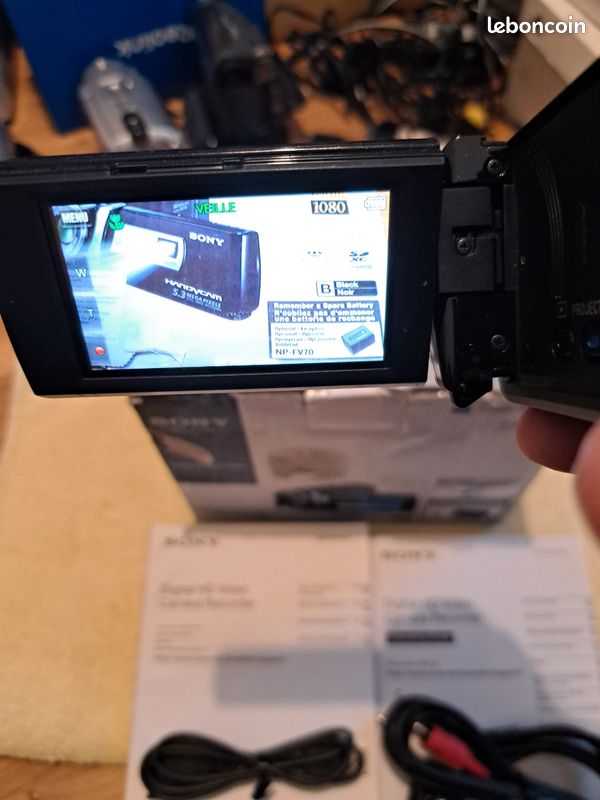 Sony HDR-PJ200 Handycam Avec Projecteur – Très Bon état – Écran Tactile