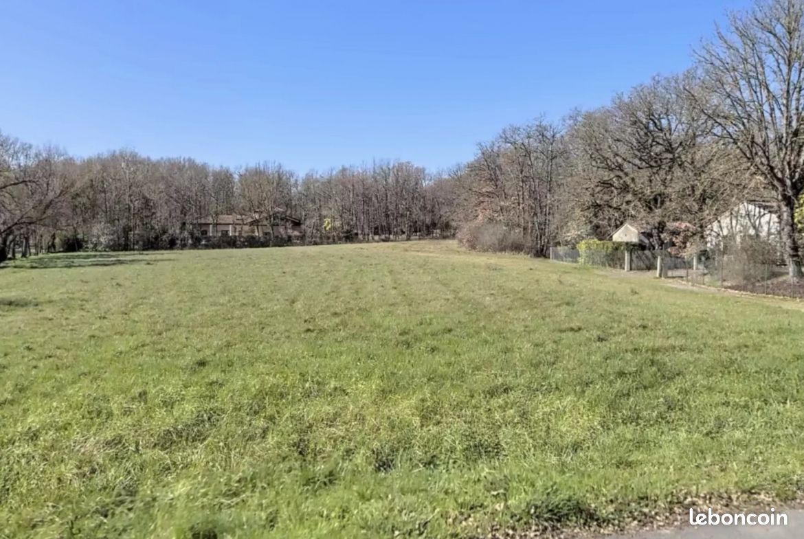 Terrain 835 m² · à La Salvetat-Saint-Gilles · 198 000 €