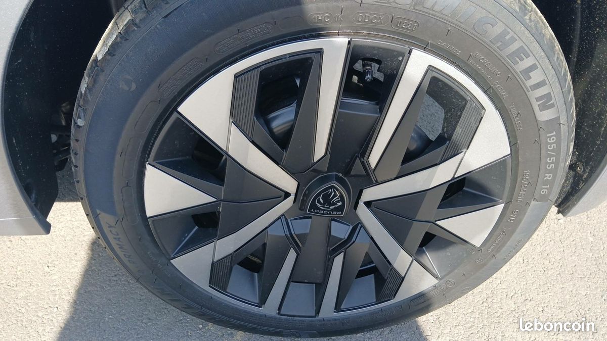 PEUGEOT 208 Hybrid 110 ch e-DCS6 Style (image 12)