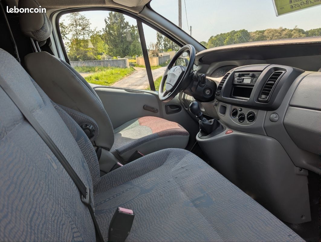 Magnifique renault trafic l1h1 1.9dci 82cv occamobile 64 pau (image 4)