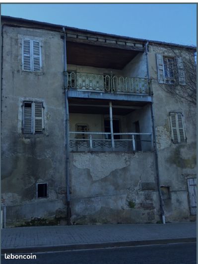 Maison 13 pièces 287 m² · à Lapalisse · 287 m² · 69 000 €