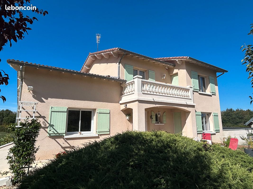 Maison 9 pièces 163 m² · à Peschadoires · 163 m² · 329 000 €