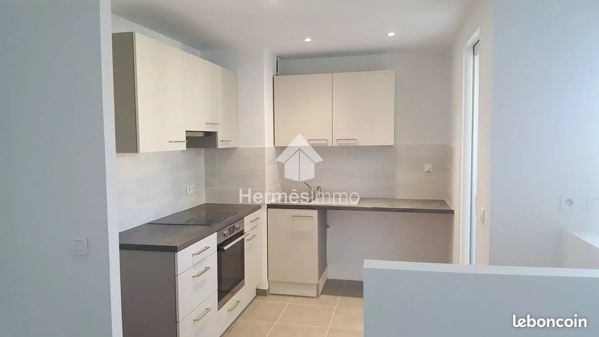 Appartement 3 pièces 74 m² · à Toulon · 74 m² · 930 €