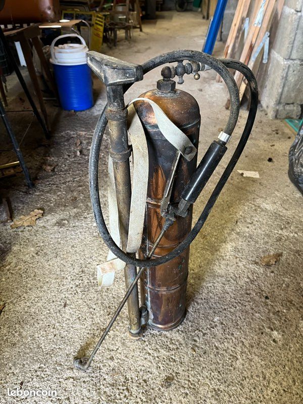 Lot de 2 pulvérisateurs en cuivre avec accessoires. Objet ancien (image 3)