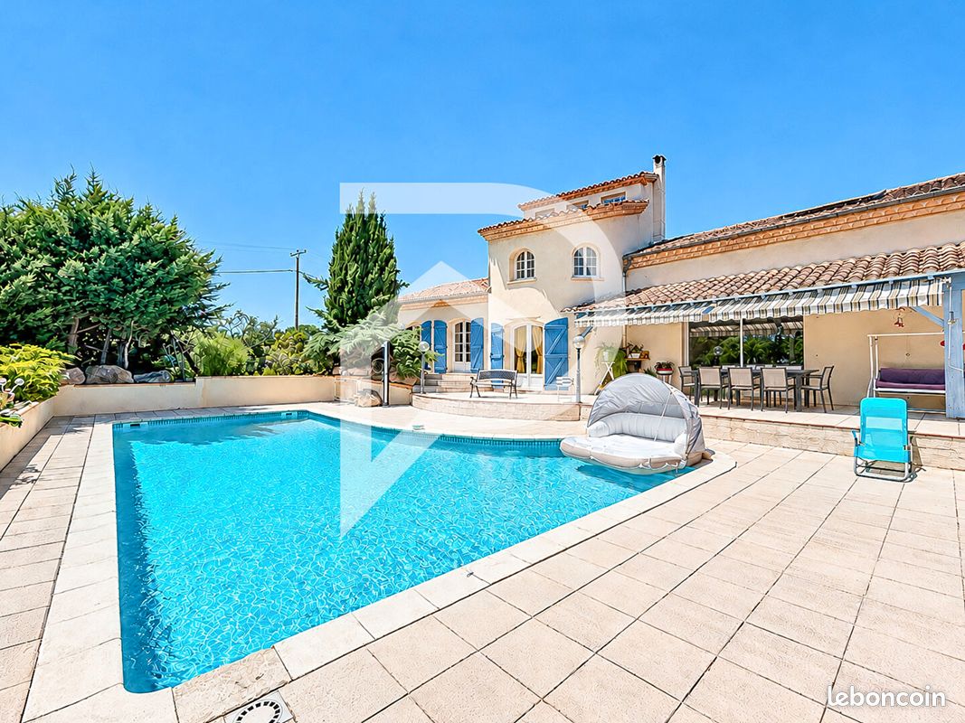 Maison 7 pièces 220 m² · à Castres · 220 m² · 599 000 €