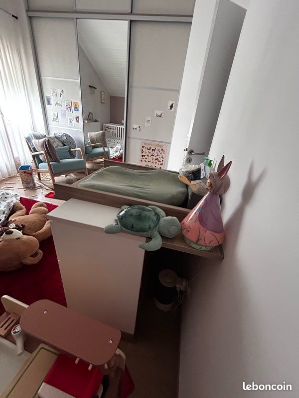 Chambre bébé (lit évolutif + commode / table à langer) (image 5)