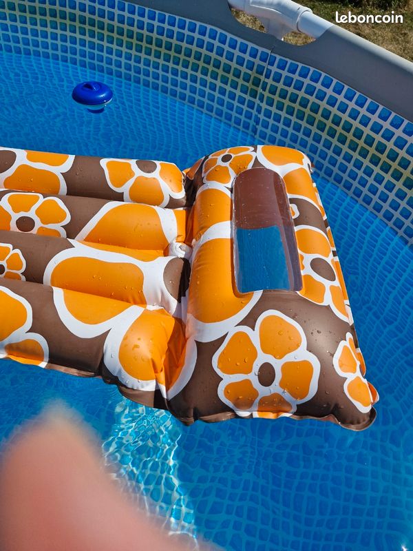 Vends matelas gonflable piscine adultes Neuf - Sport & Plein air
