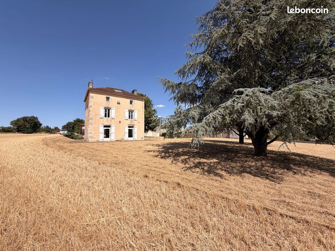 Maison 8 pièces 127 m² · à Ruffec · 127 m² · 224 700 €