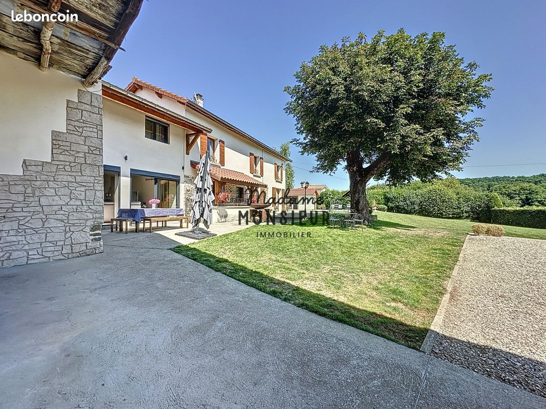 Maison 10 pièces 315 m² · à Montcarra · 315 m² · 849 000 €