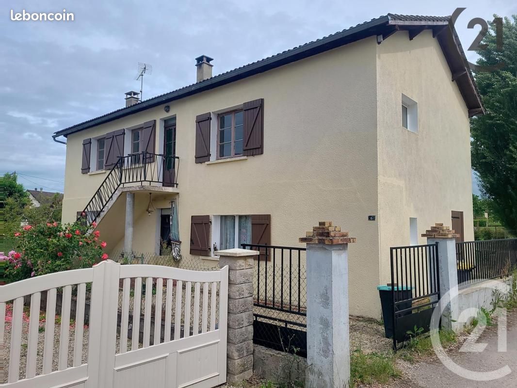 Maison 10 pièces 170 m² · à Pontigny · 170 m² · 147 000 €
