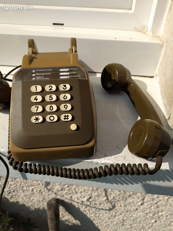 Téléphone ancien à touches vintage - Collection