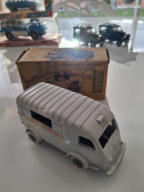 2 Voitures Renault CIJ - Téléphérique Avant-guerre - Miniatures Anciennes