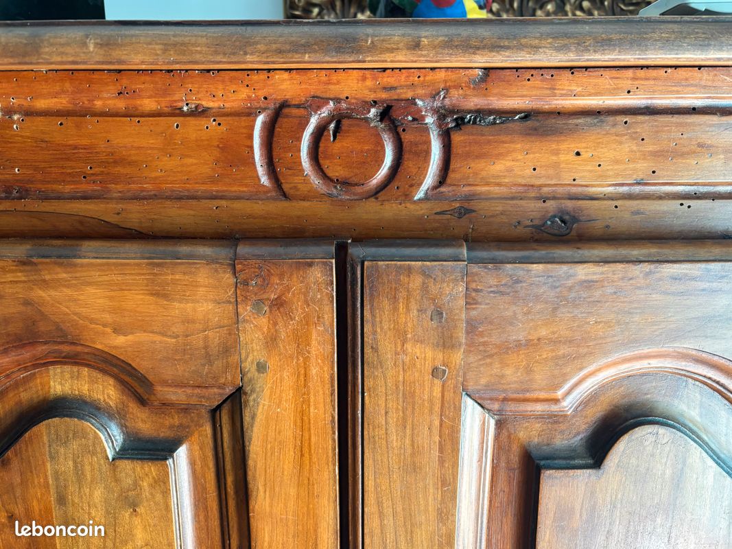 Buffet ancien en bois massif – Style Louis XV – Très bon état (image 4)