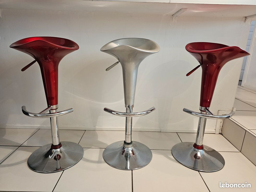 Tabourets de bar IKEA pivotants et hauteur réglable : 2 rouges et 1 argenté (image 5)