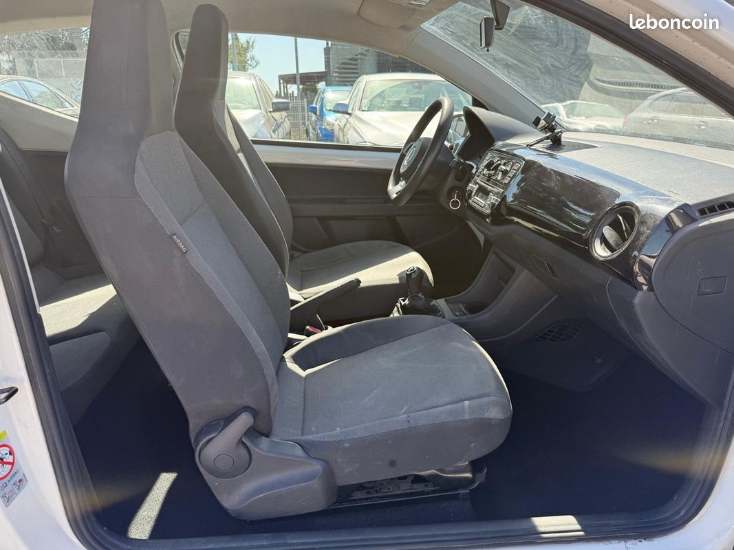 Volkswagen UP 1.0 60CH BLACK UP 3P (image 9)