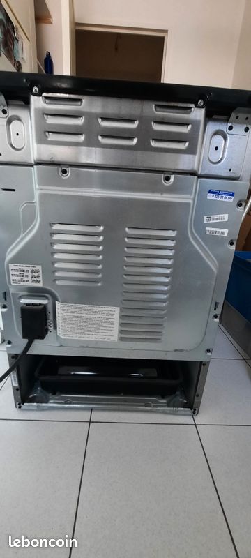 Cuisinière électrique induction 3 plaques Indesit - Très Bon état (image 6)