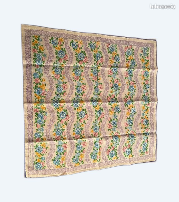 Foulard Emmanuel ungaro blanc avec quadrillage violet (image 1)