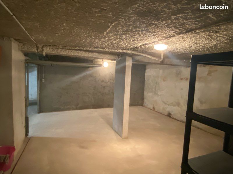 Box fermé / 32m2 · à Menton · 75 000 €