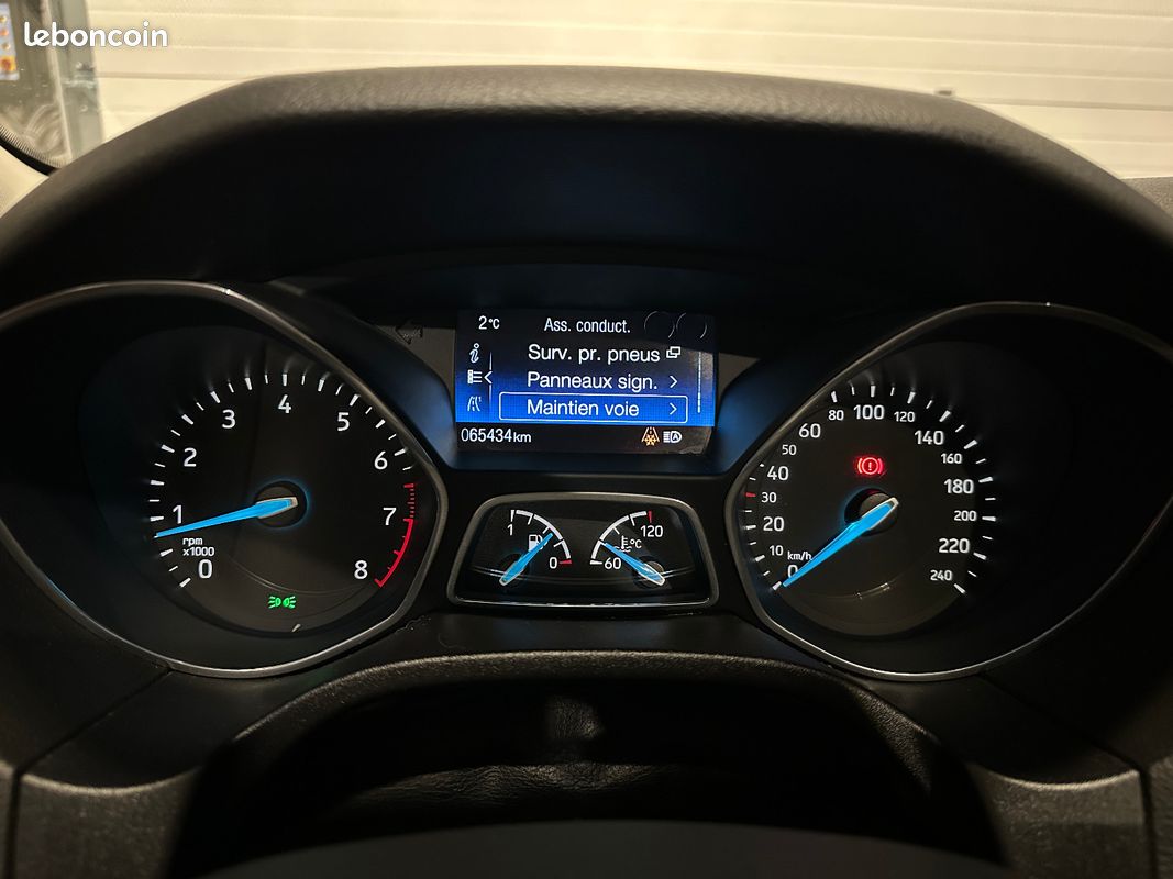 FORD FOCUS 1.0 EcoBoost 125ch Titanium (image 33)