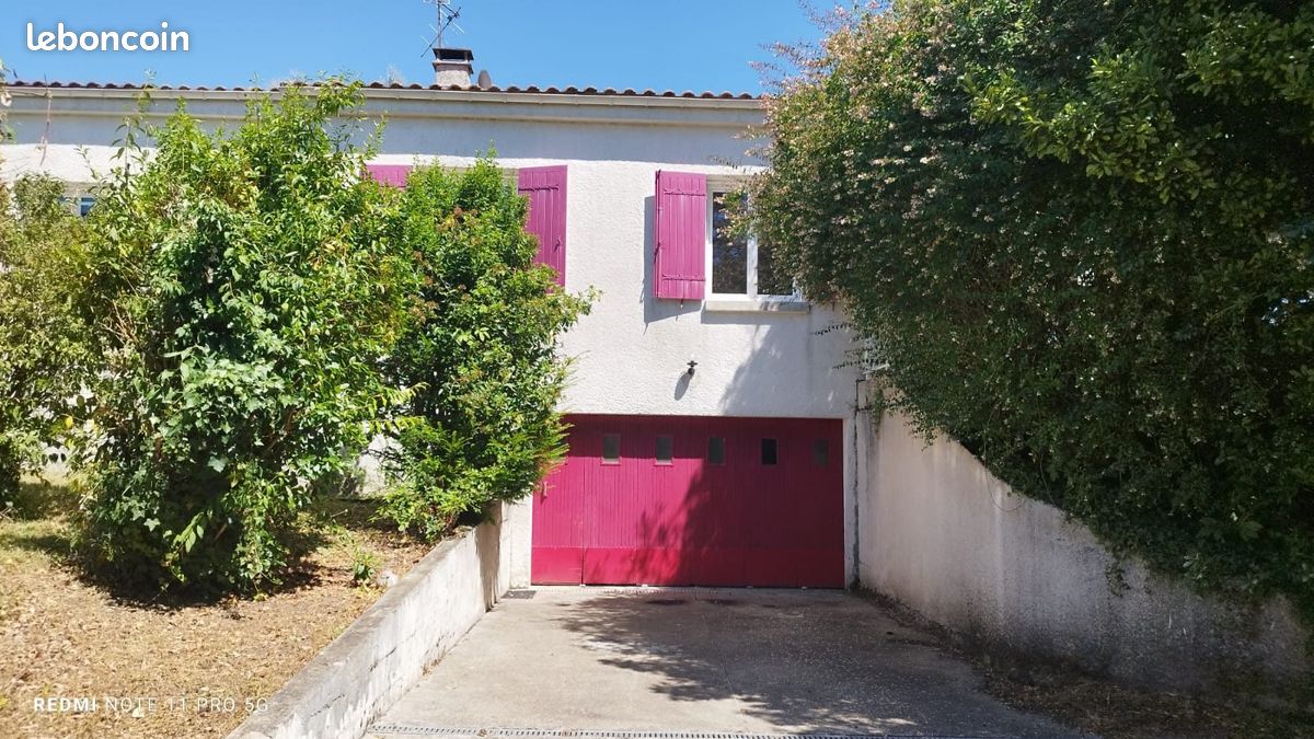 Maison 6 pièces 219 m² · à Saintes · 219 m² · 1 420 €