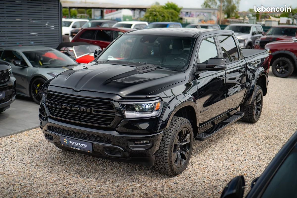 Dodge RAM 1500 Laramie Night Edition 5.7 HEMI 401 ch 4x4 – Alpine – 20” – Offroad (image 1)