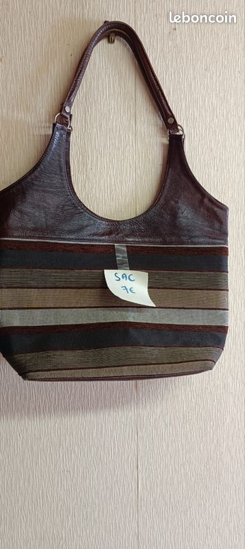 URGENT Lot vêtements femme. Jolie tee shirts élégant. Taille 50/52 à valider jusqu'au 25/6 uniquement (image 9)