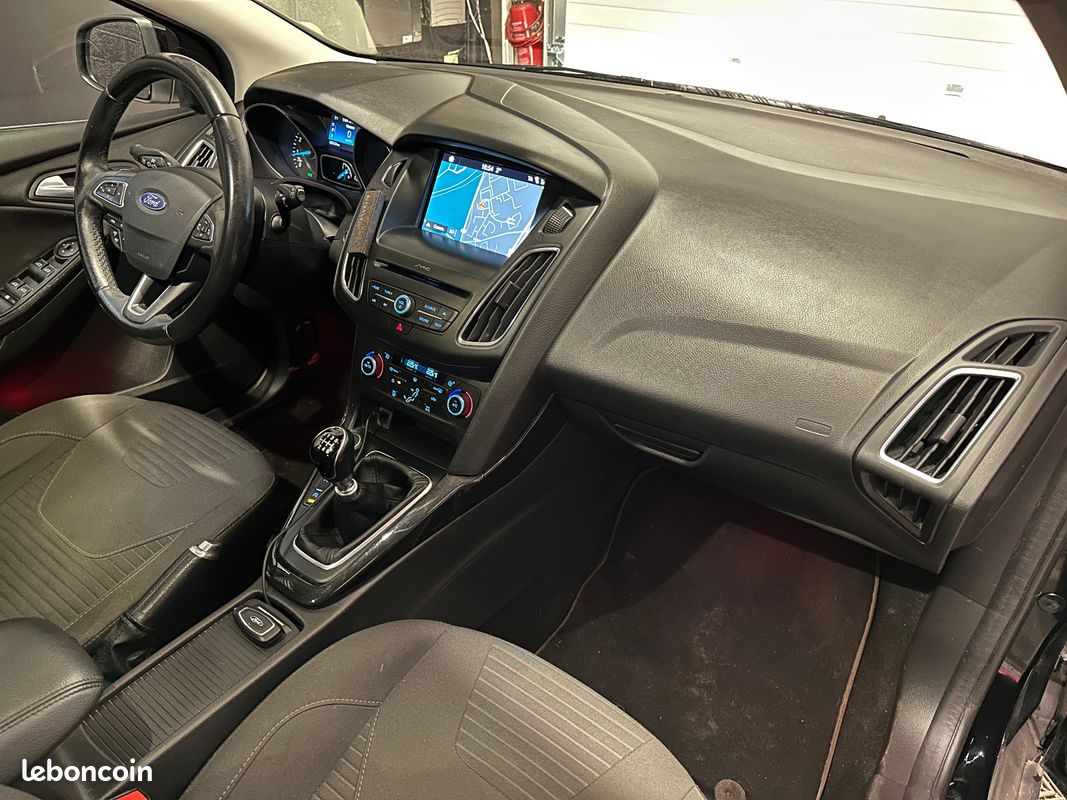 FORD FOCUS 1.0 EcoBoost 125ch Titanium (image 21)