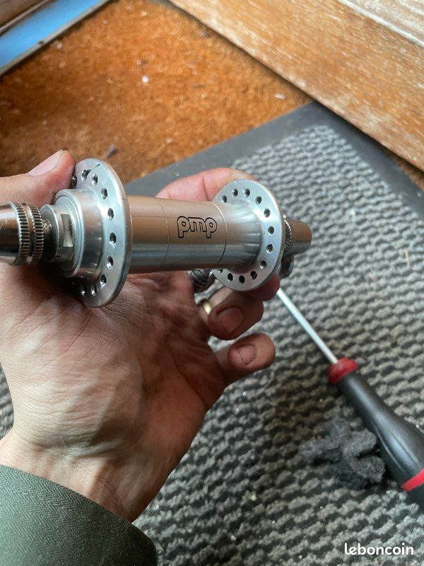 Paire de moyeux DT Swiss DT240 exp neuf - Troc Vélo