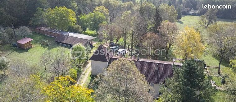 Maison 8 pièces 323 m²