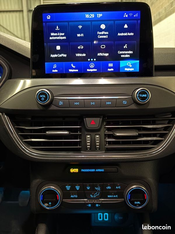 FORD Focus Berline Titanium X 1.0 EcoBoost 125 / CARPLAY / LINE ASSIST / CAMERA RECUL / RADAR AR / REGULATEUR LIMITEUR / CLIM AUTO (image 22)